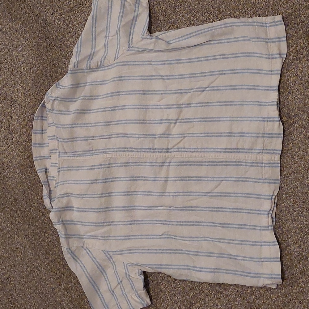 Cropped Linen Button-Down Tee - Picture 4 of 4